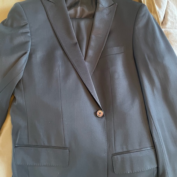 Mens Hugo Boss Tuxedo size 38R - Picture 2 of 7
